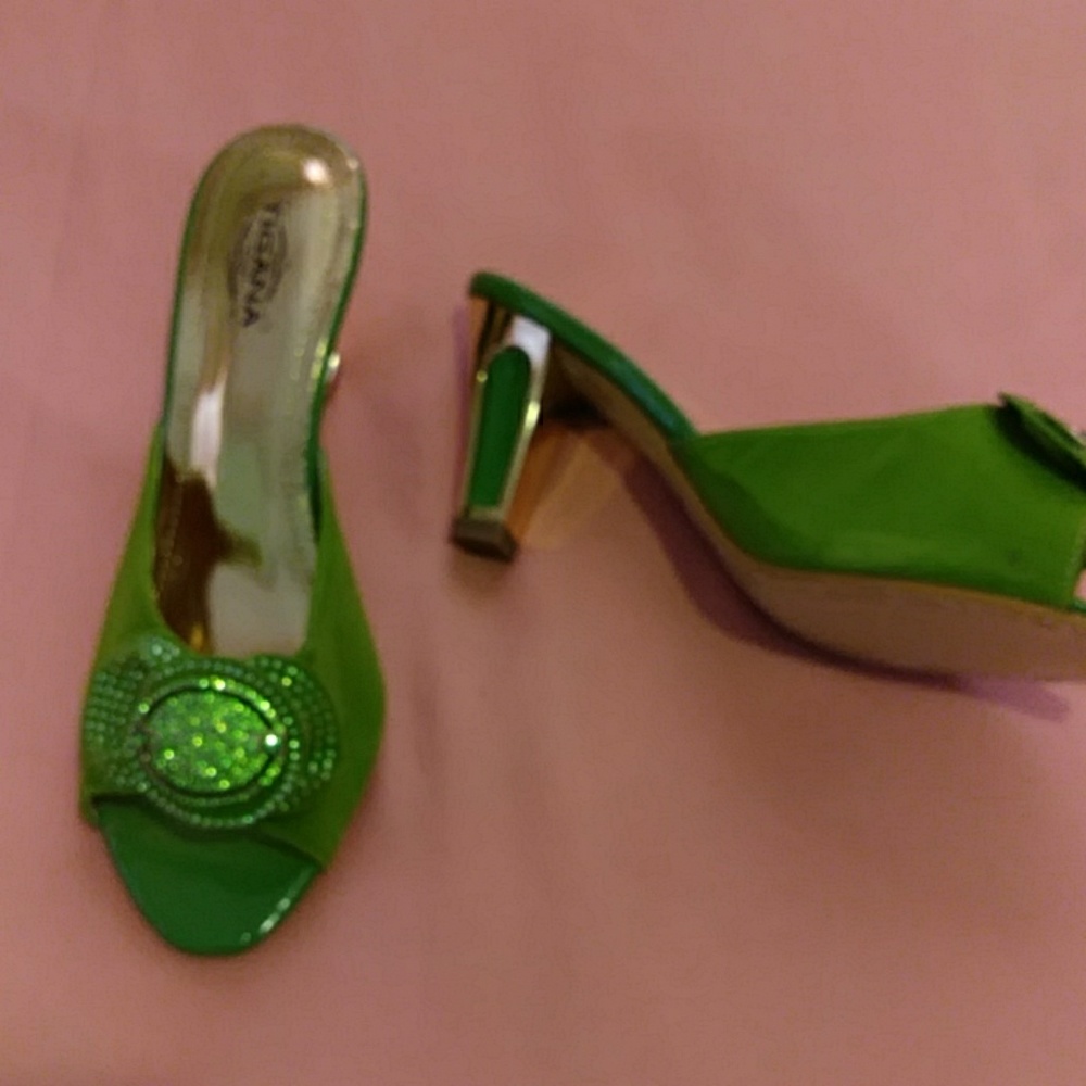 Shoes - Picture 2 of 4